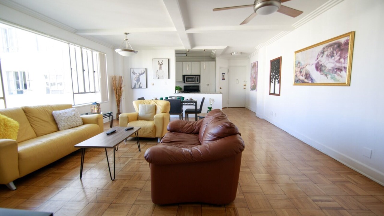 Photo of Livingroom in Miracle Mile