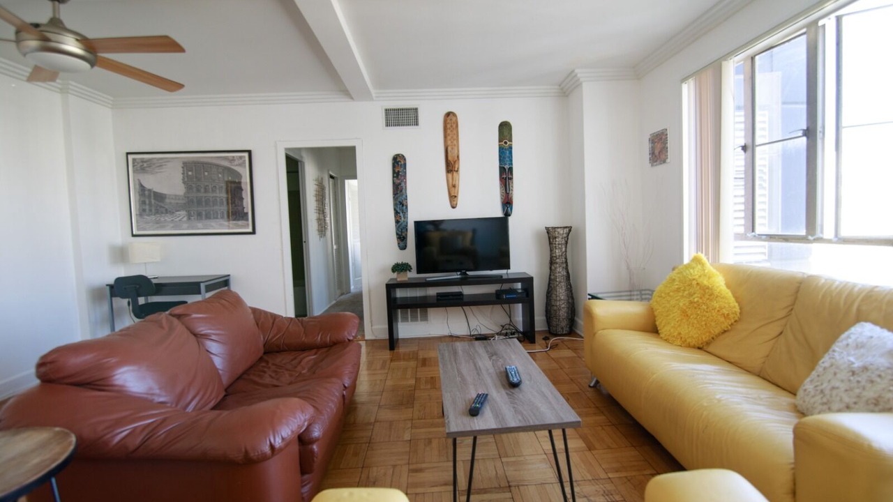 Photo of Livingroom in Miracle Mile