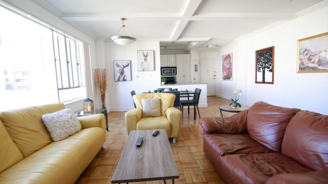 Photo of Livingroom in Miracle Mile