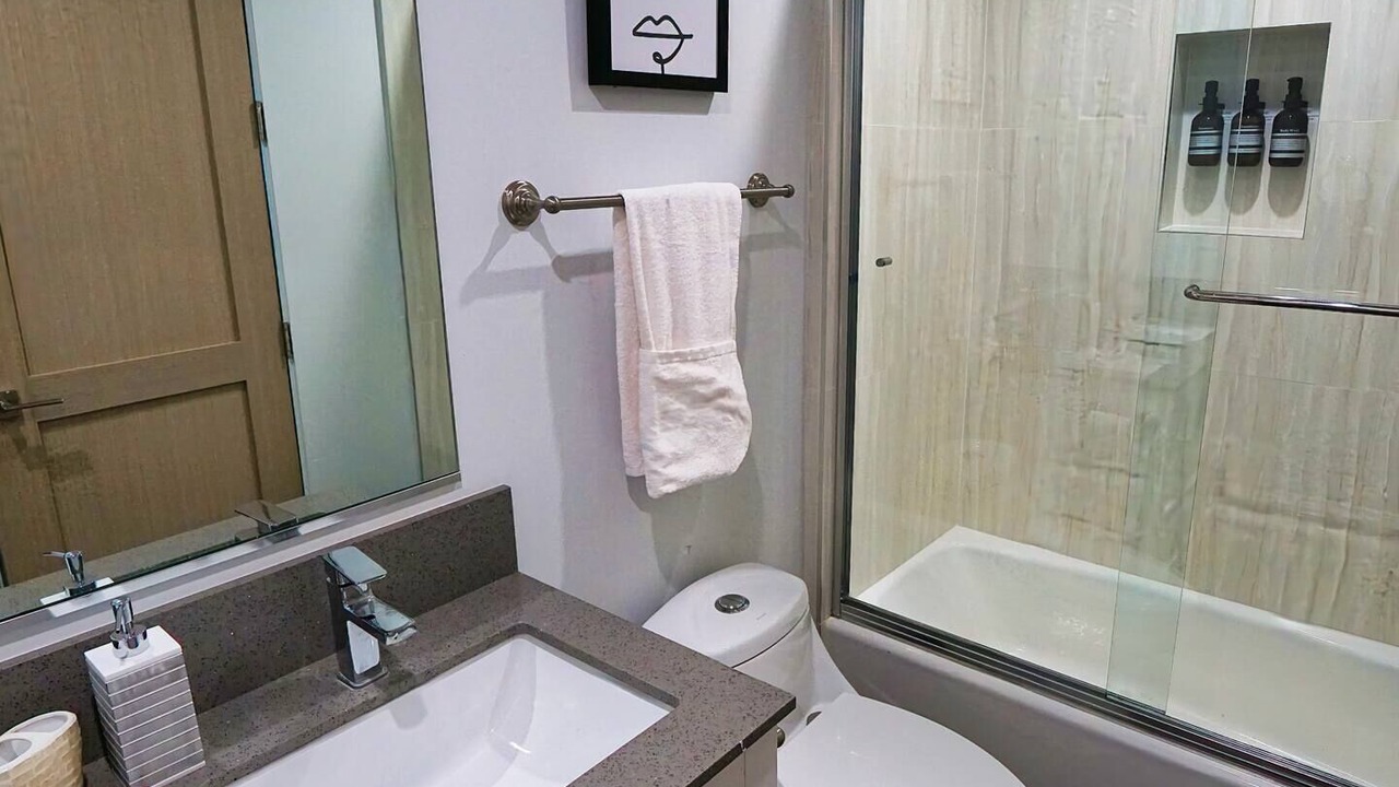 Photo of Bathroom in Lawndale