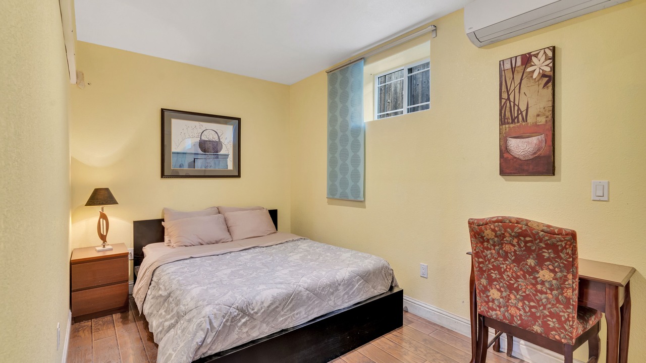 Photo of Bedroom in Julian - St. James