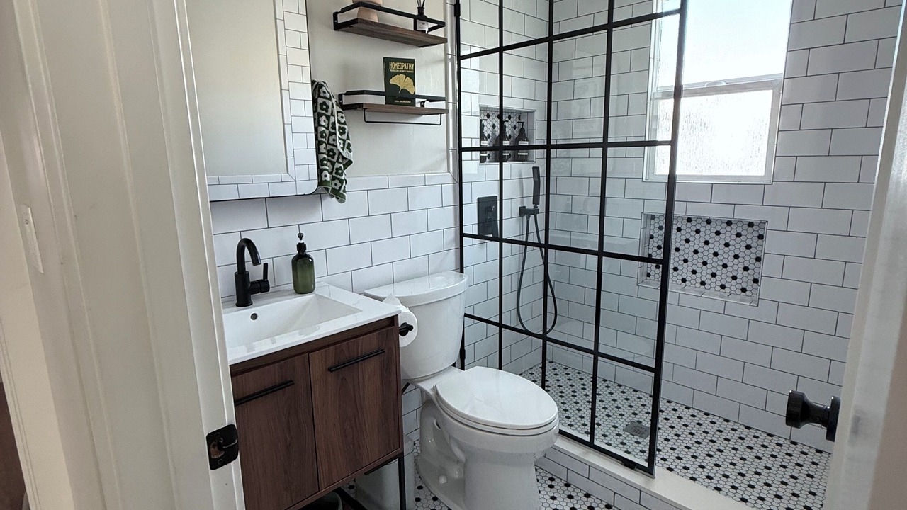 Photo of Bathroom in Belmont Shore