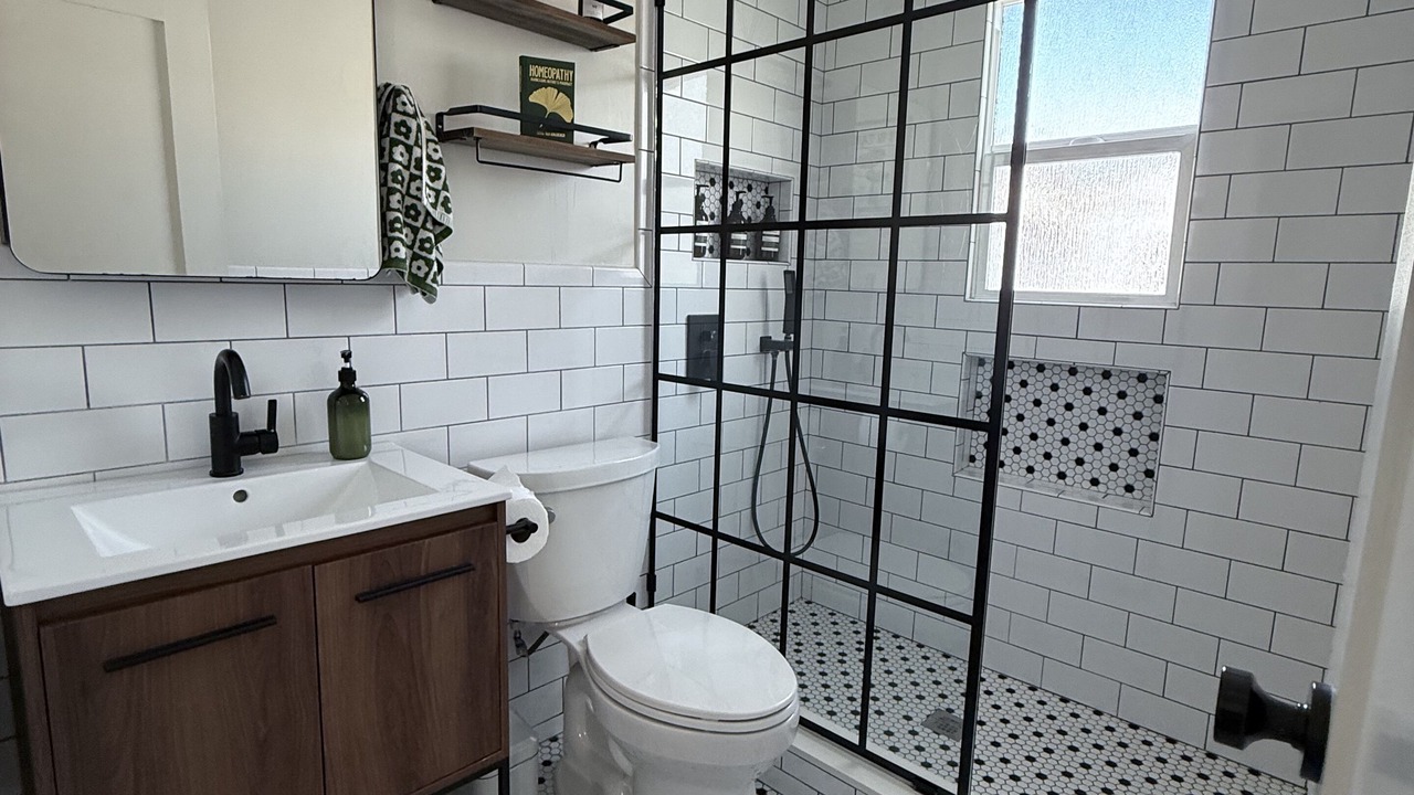 Photo of Bathroom in Belmont Shore
