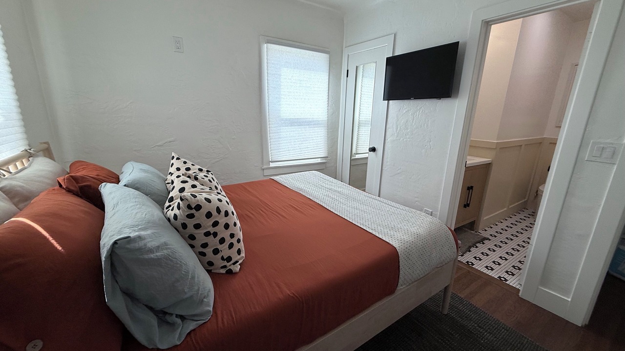 Photo of Bedroom in Belmont Shore