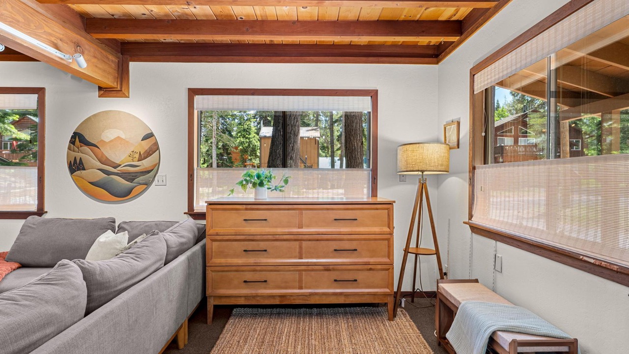 Photo of Livingroom in Tahoma