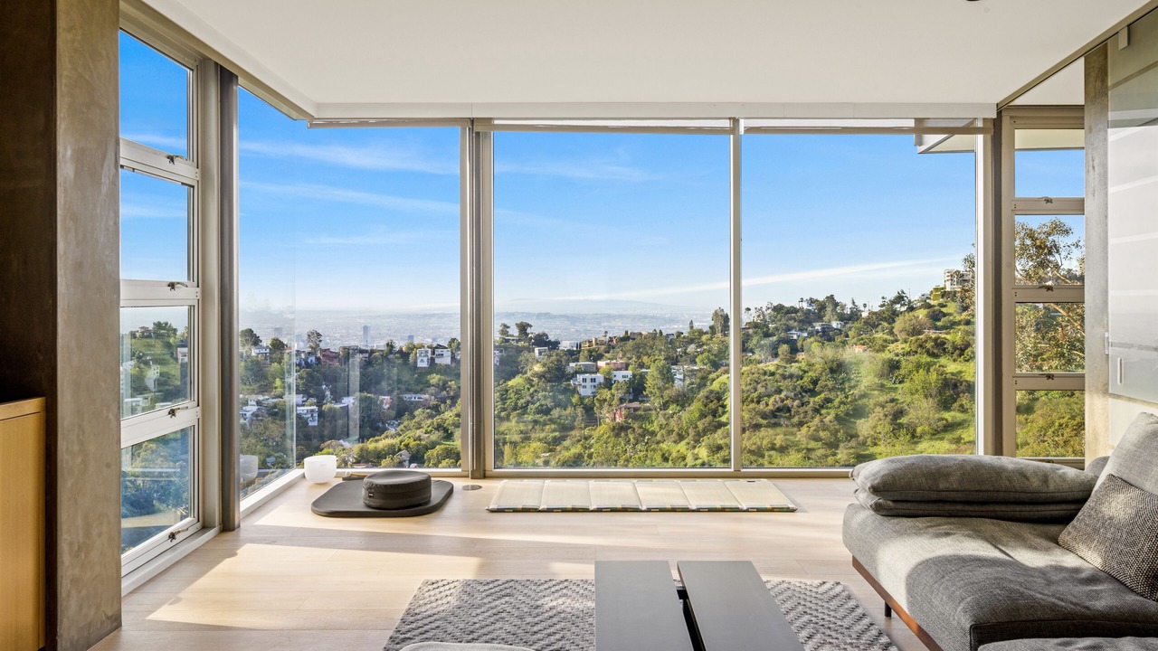 Photo of Others in Hollywood Hills West