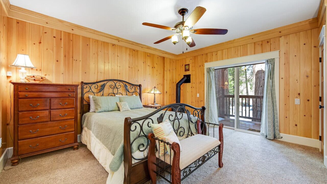 Photo of Bedroom in Idyllwild