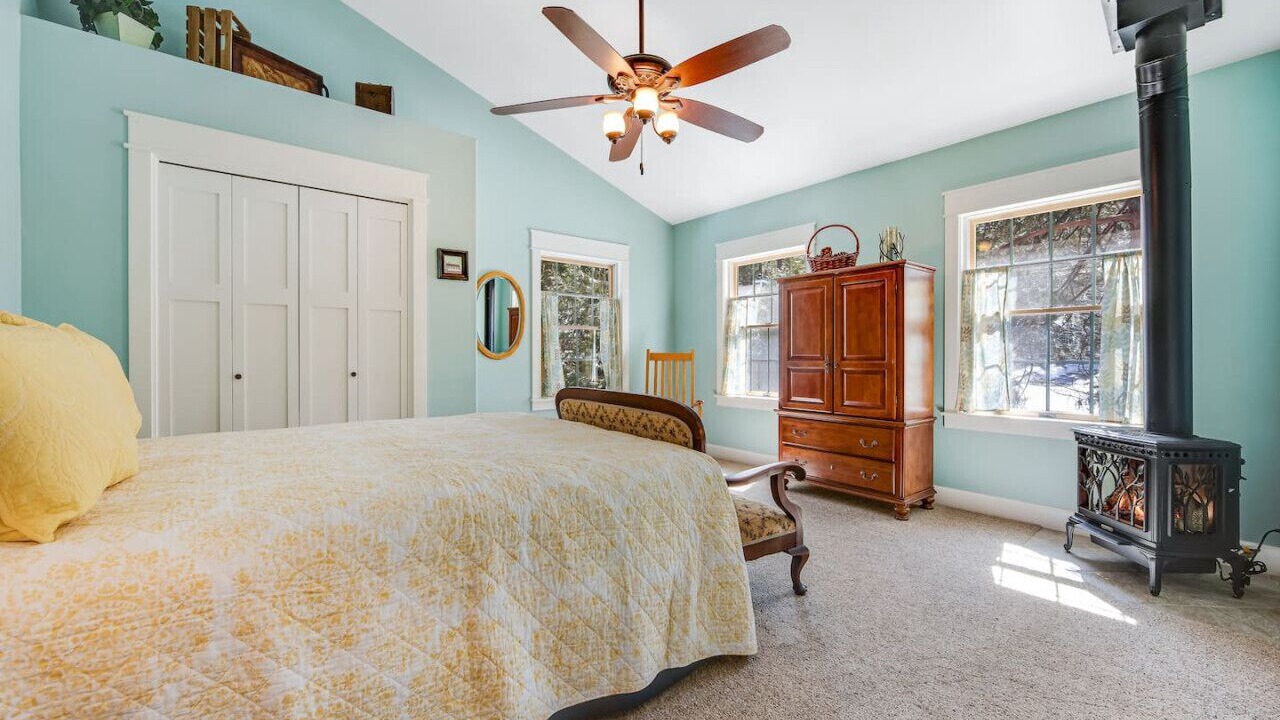 Photo of Bedroom in Idyllwild