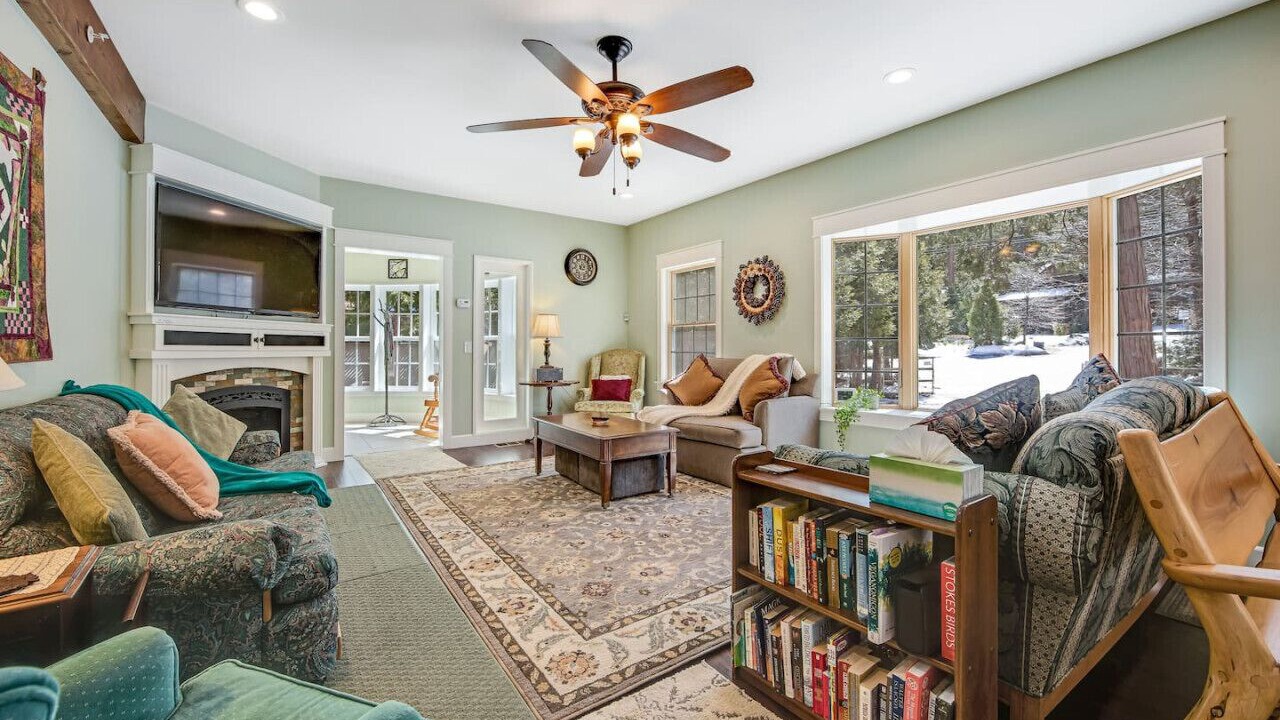 Photo of Livingroom in Idyllwild