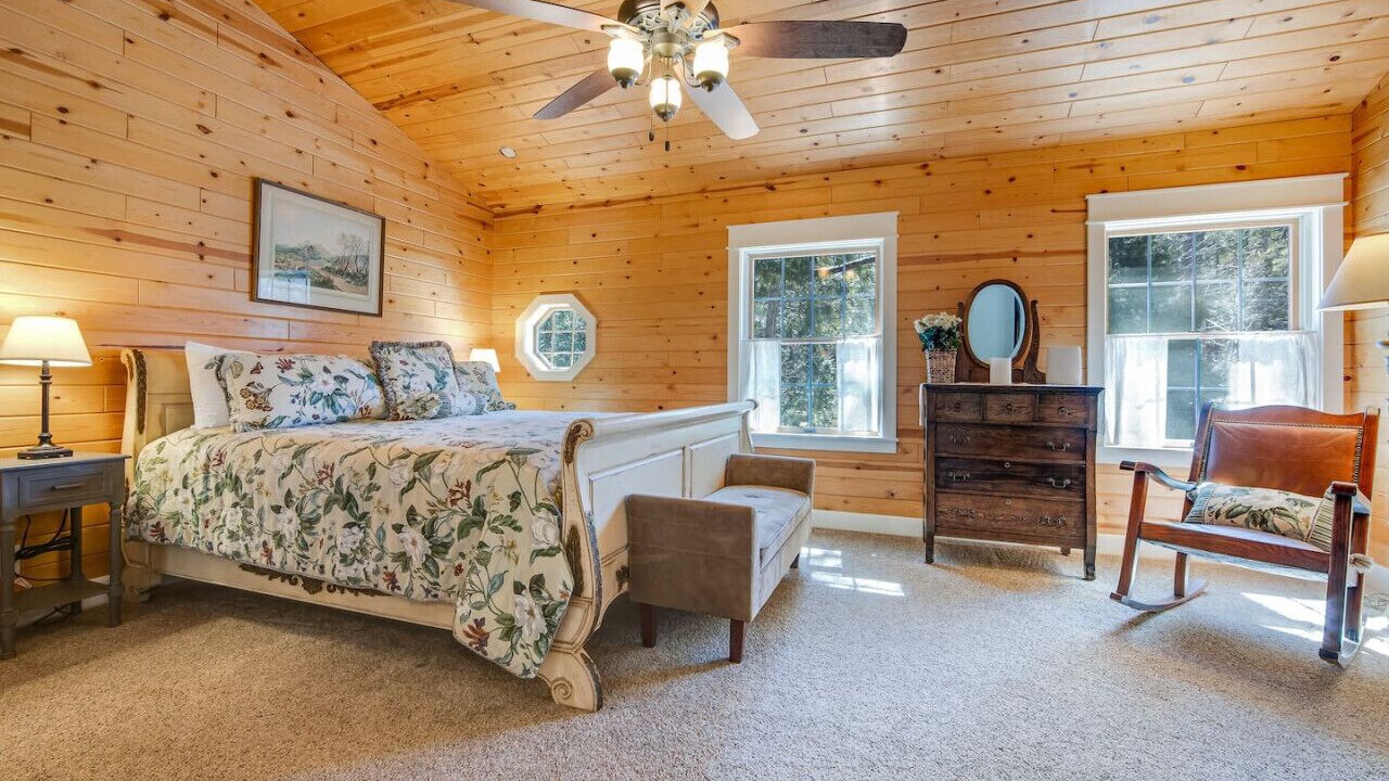 Photo of Bedroom in Idyllwild