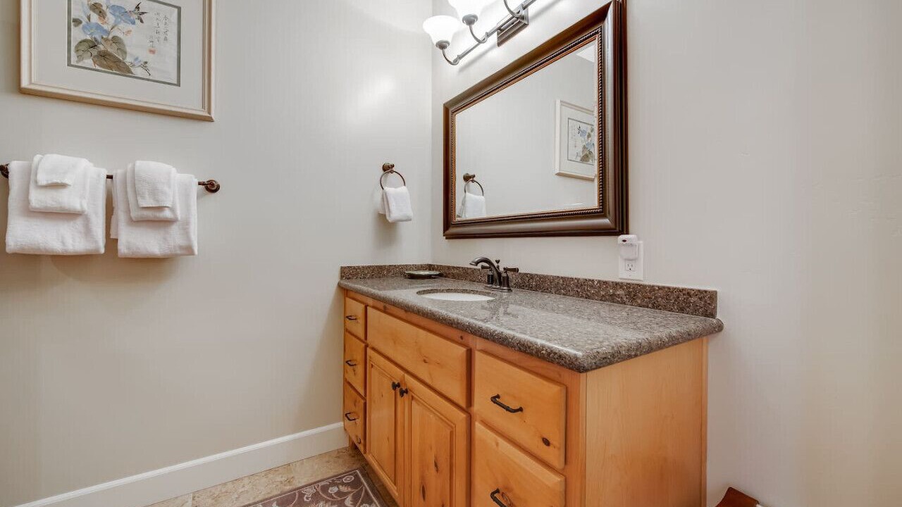 Photo of Bathroom in Idyllwild