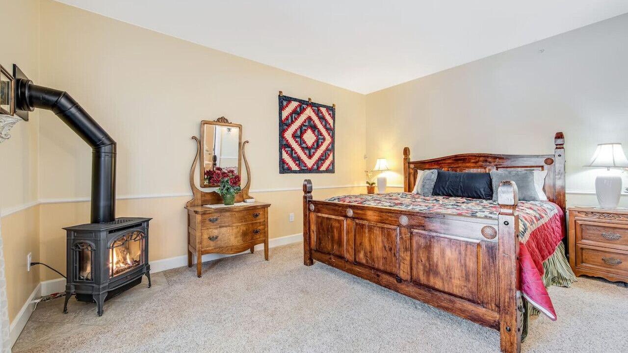 Photo of Bedroom in Idyllwild