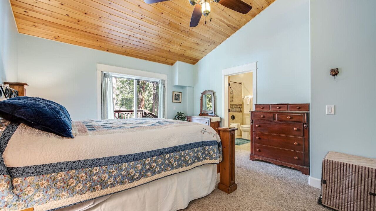 Photo of Bedroom in Idyllwild