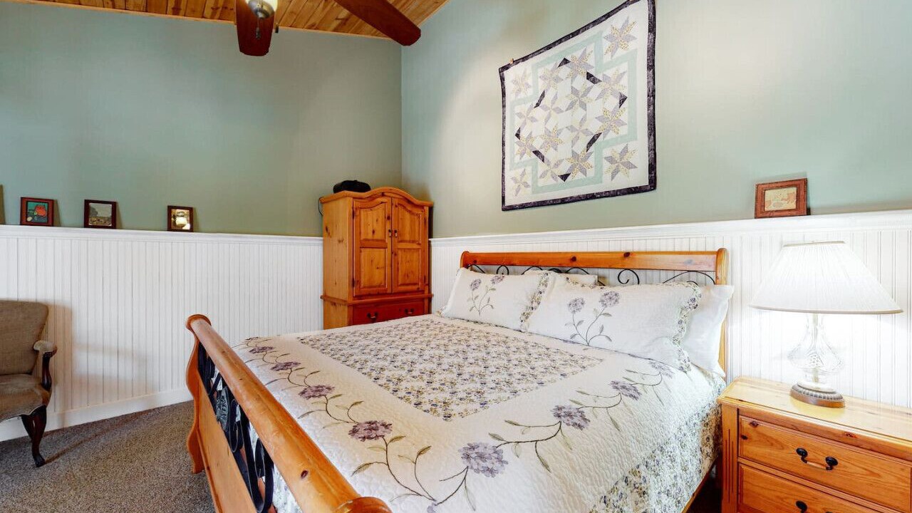 Photo of Bedroom in Idyllwild