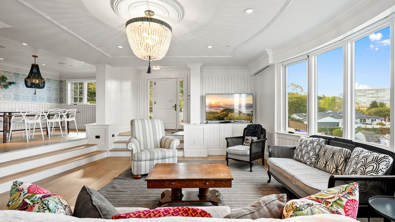 Photo of Livingroom in Village of La Jolla