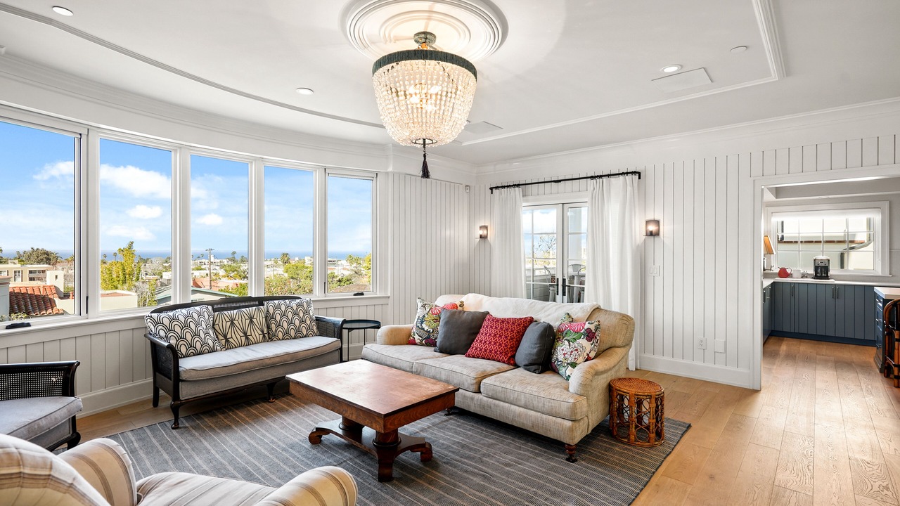 Photo of Livingroom in Village of La Jolla