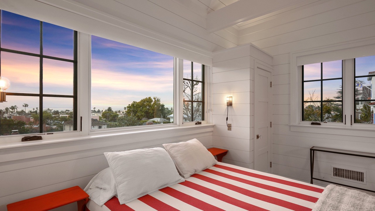 Photo of Bedroom in Village of La Jolla