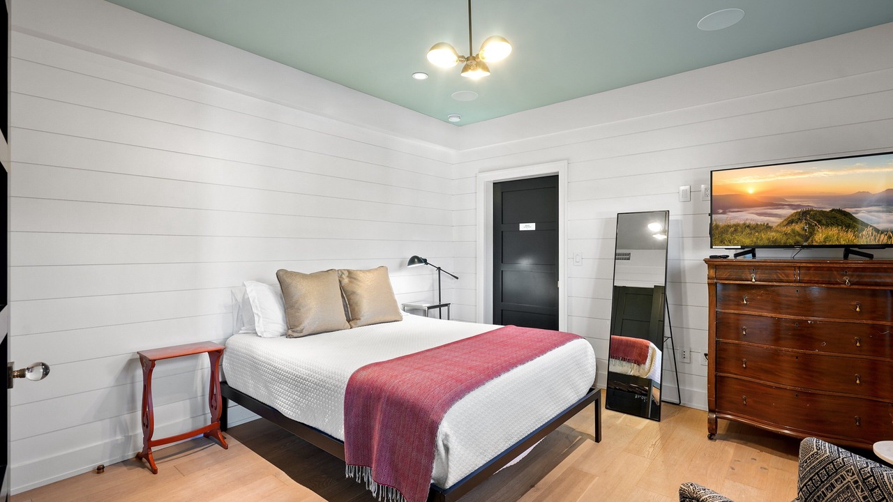 Photo of Bedroom in Village of La Jolla
