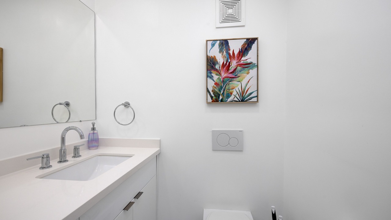 Photo of Bathroom in Harbor Gateway South