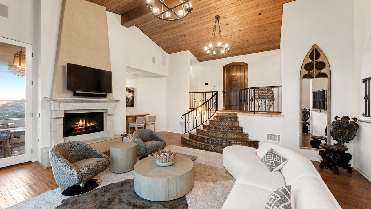 Photo of Livingroom in Hollywood Hills