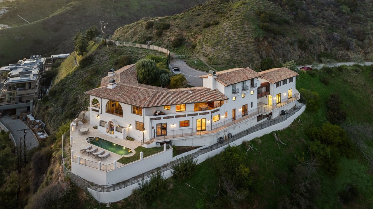 Photo of Outdoor in Hollywood Hills