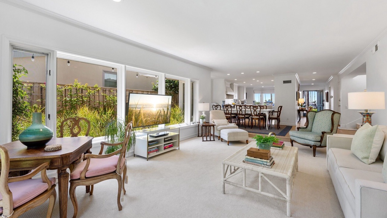 Photo of Bedroom in La Jolla Shores