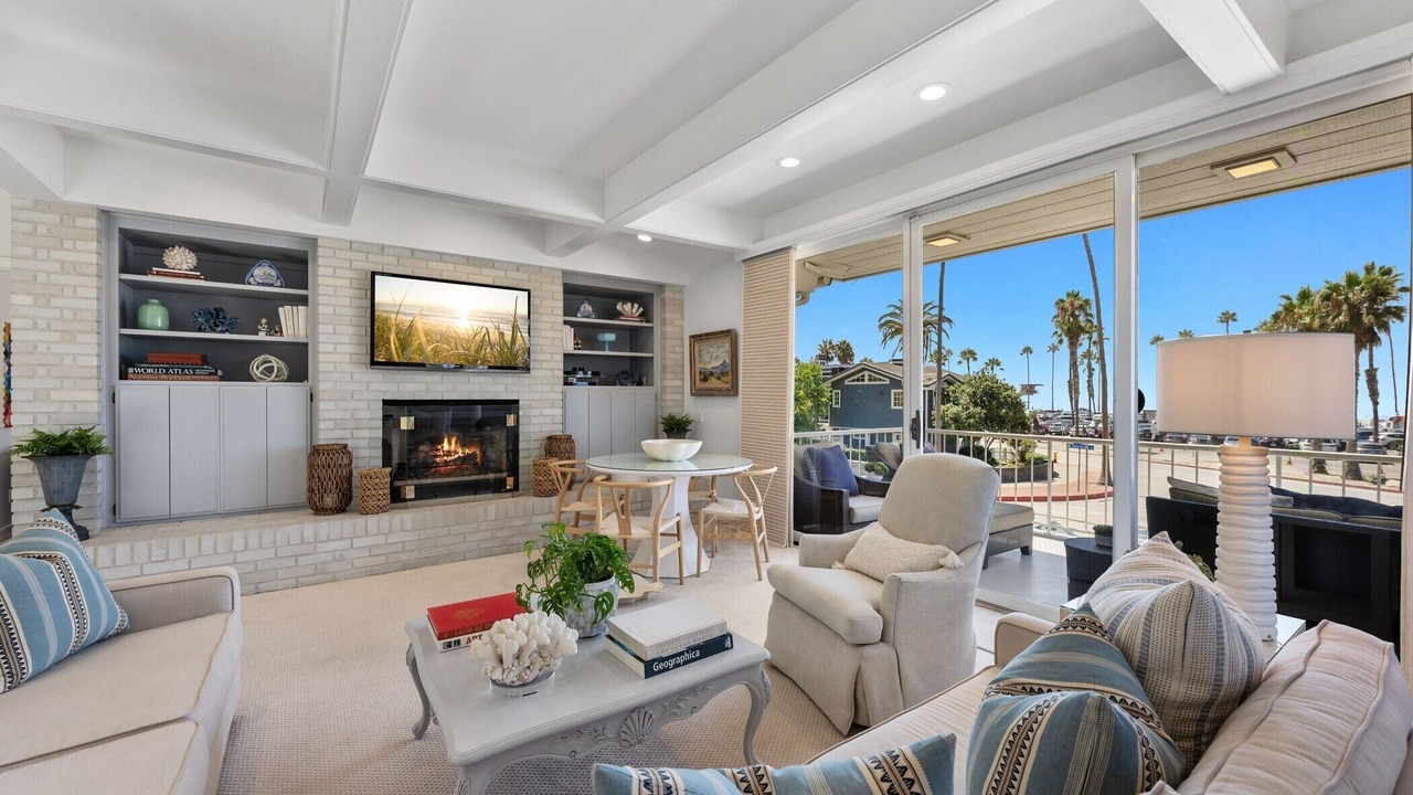 Photo of Livingroom in La Jolla Shores