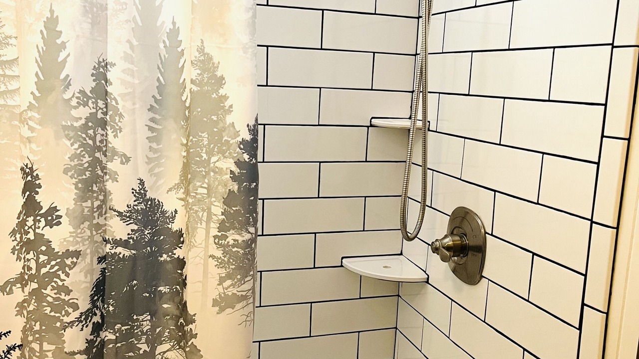 Photo of Bathroom in Green Valley Lake