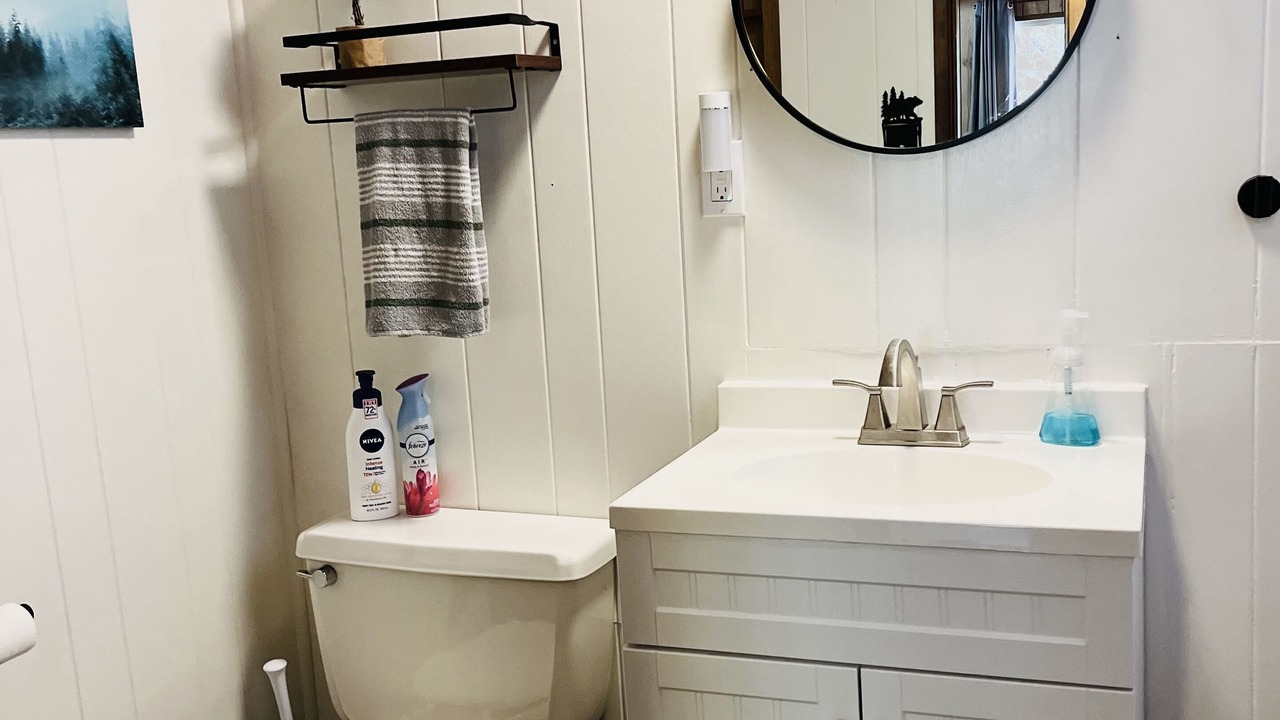 Photo of Bathroom in Green Valley Lake