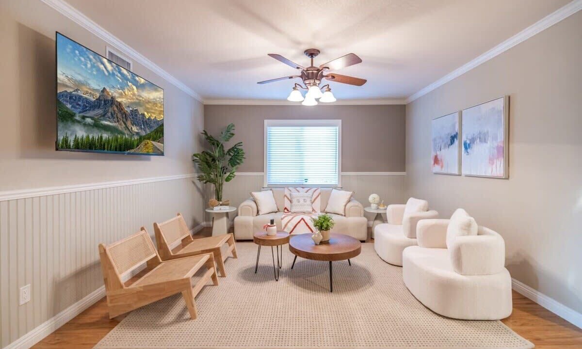 Photo of Livingroom in Northwest Anaheim
