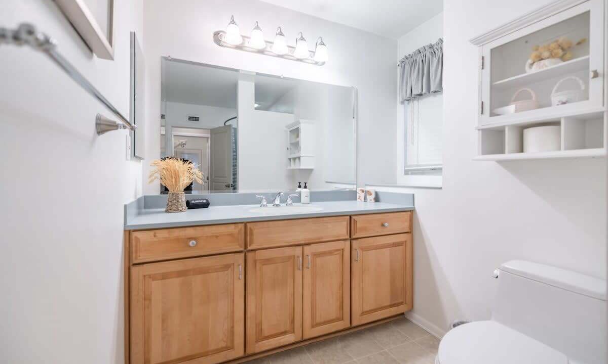 Photo of Bathroom in Northwest Anaheim