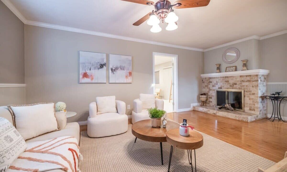 Photo of Livingroom in Northwest Anaheim