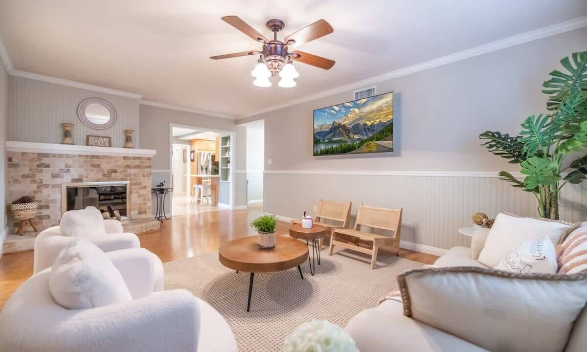 Photo of Livingroom in Northwest Anaheim
