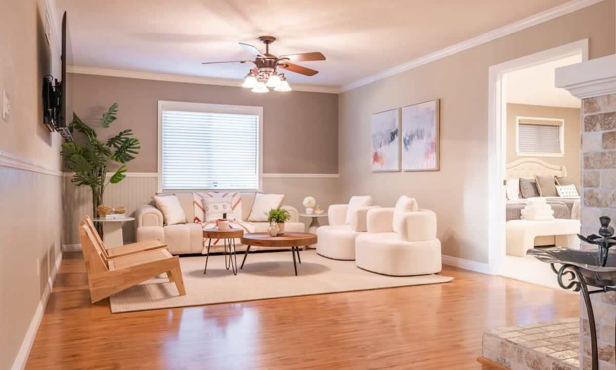 Photo of Livingroom in Northwest Anaheim