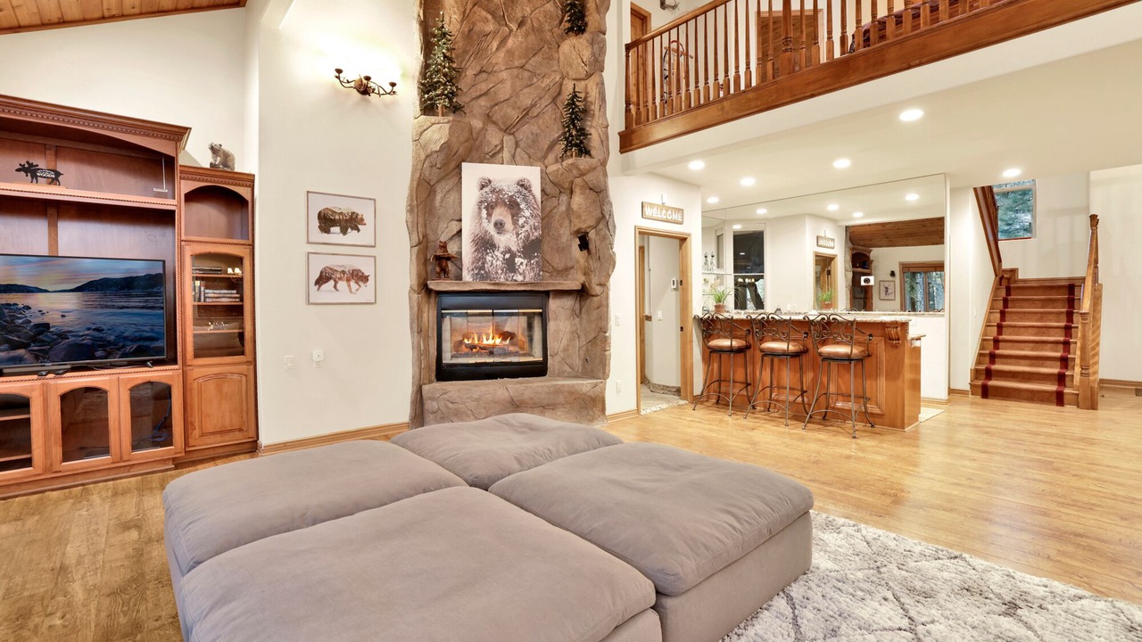 Photo of Livingroom in Summit Estates