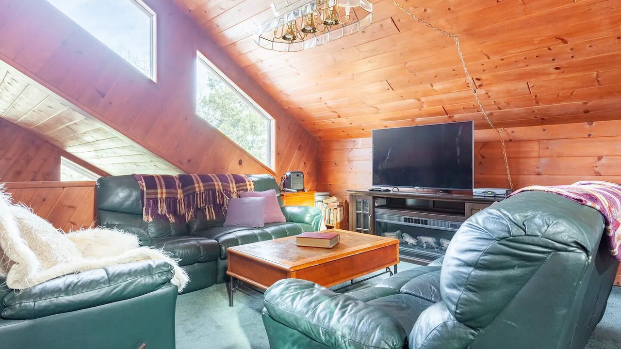 Photo of Livingroom in Crestline