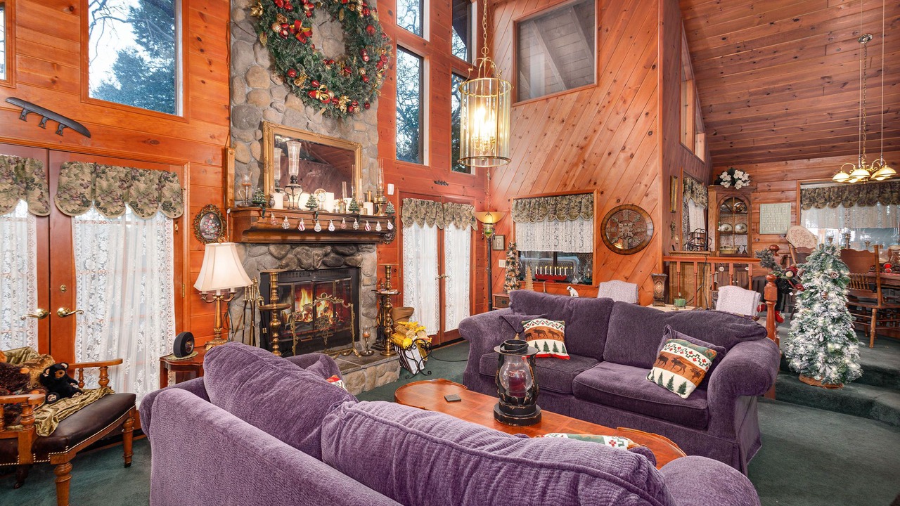 Photo of Livingroom in Crestline