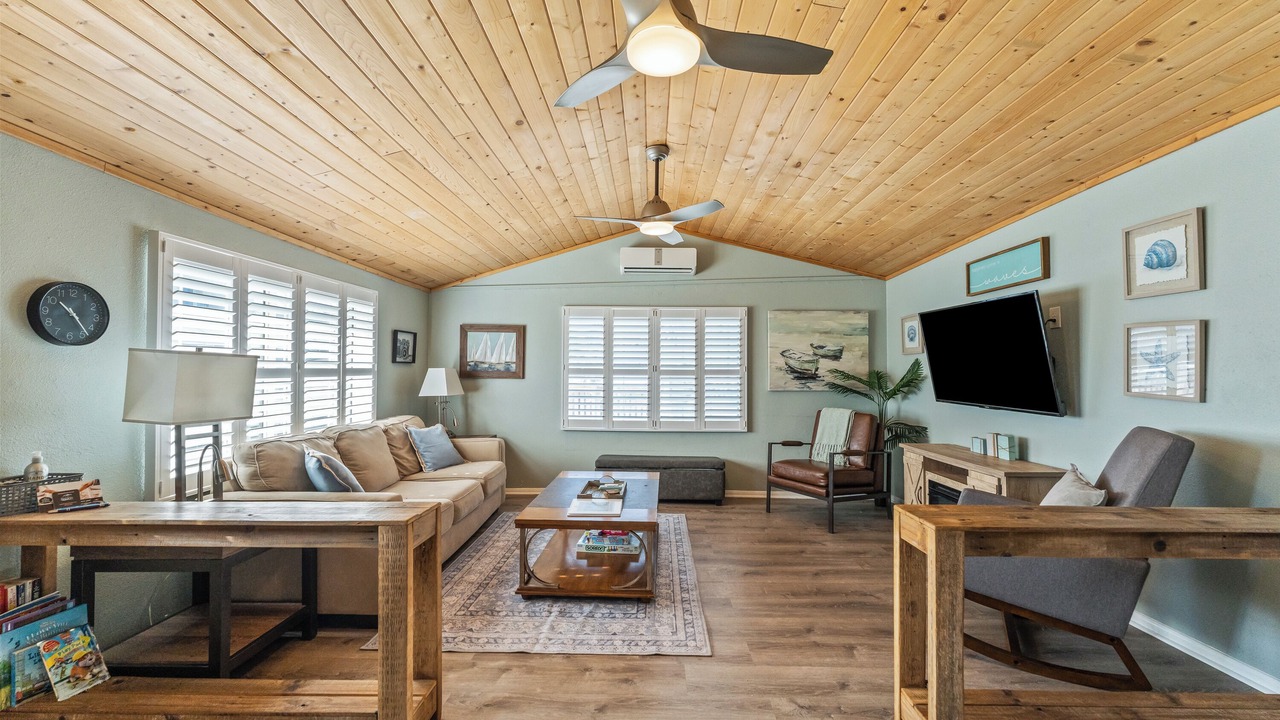 Photo of Bedroom in Silver Strand