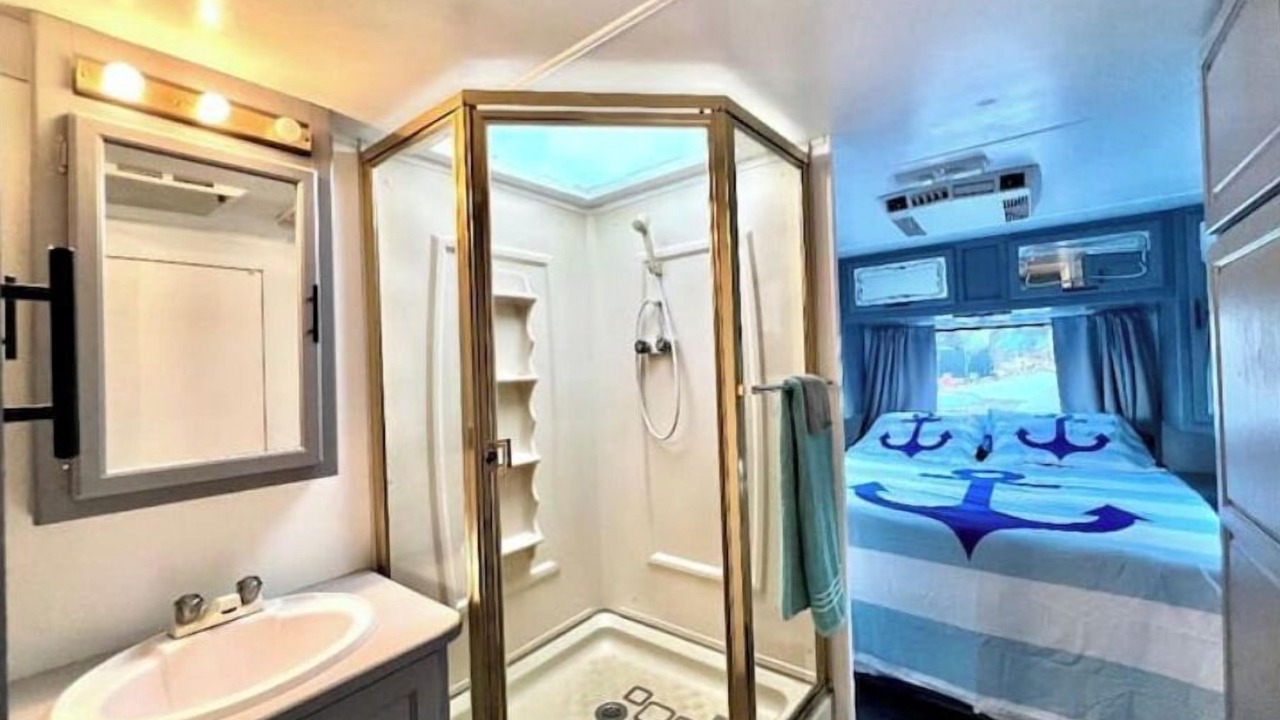Photo of Bedroom in Lakeside