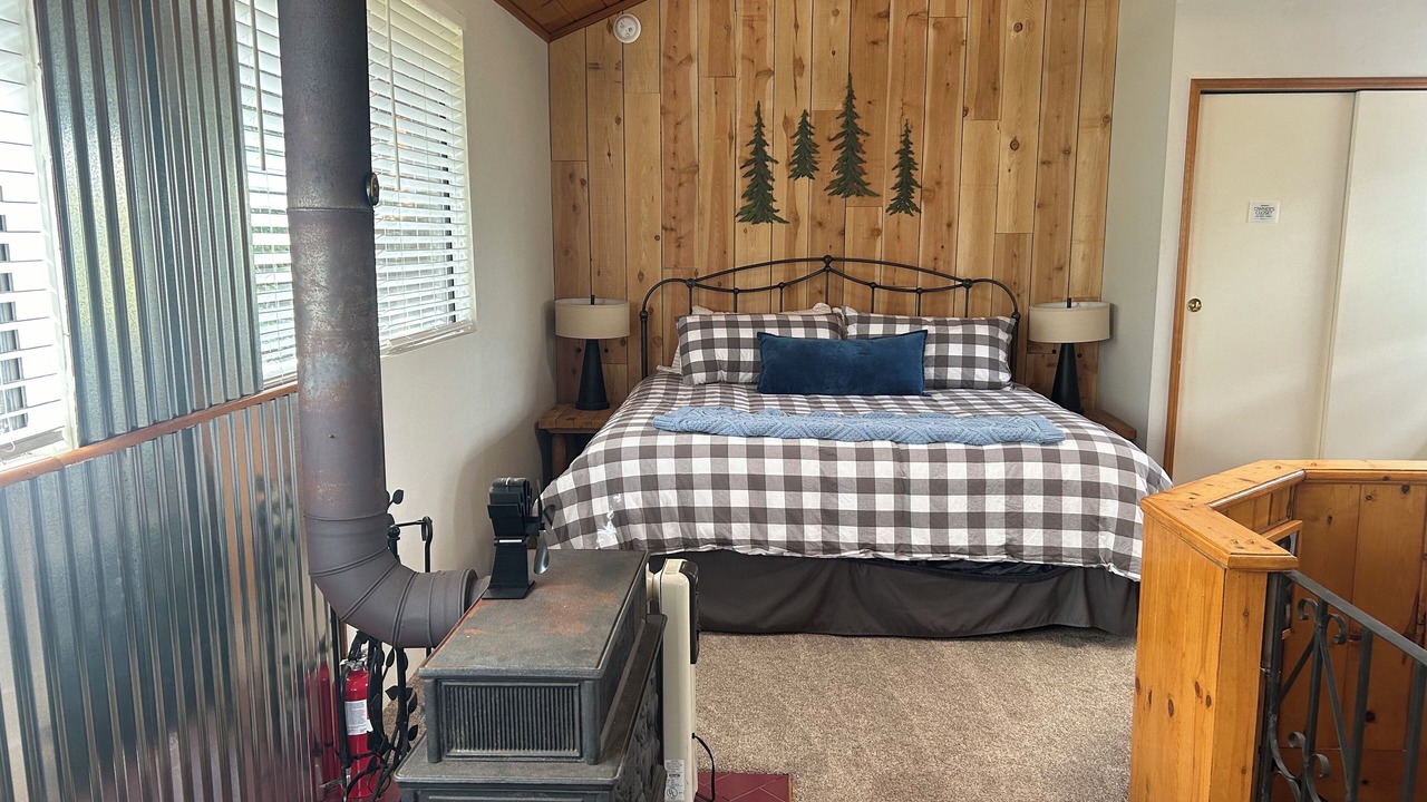 Photo of Bedroom in Palomar Mountain