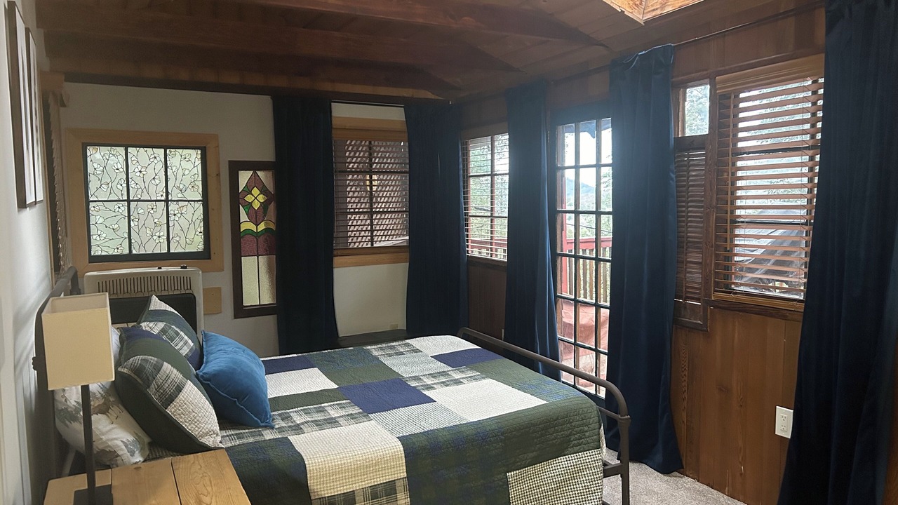 Photo of Bedroom in Palomar Mountain