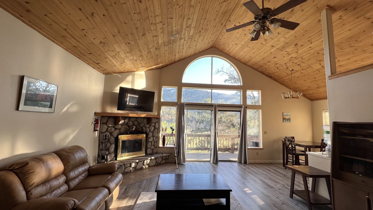 Photo of Livingroom in Frazier Park