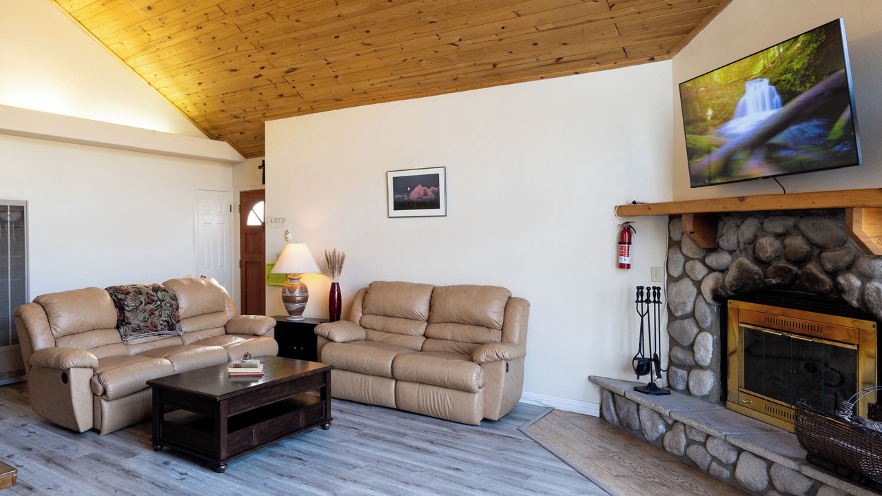 Photo of Livingroom in Frazier Park