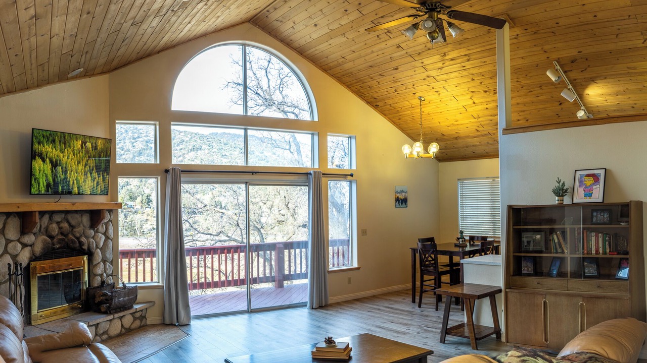 Photo of Livingroom in Frazier Park