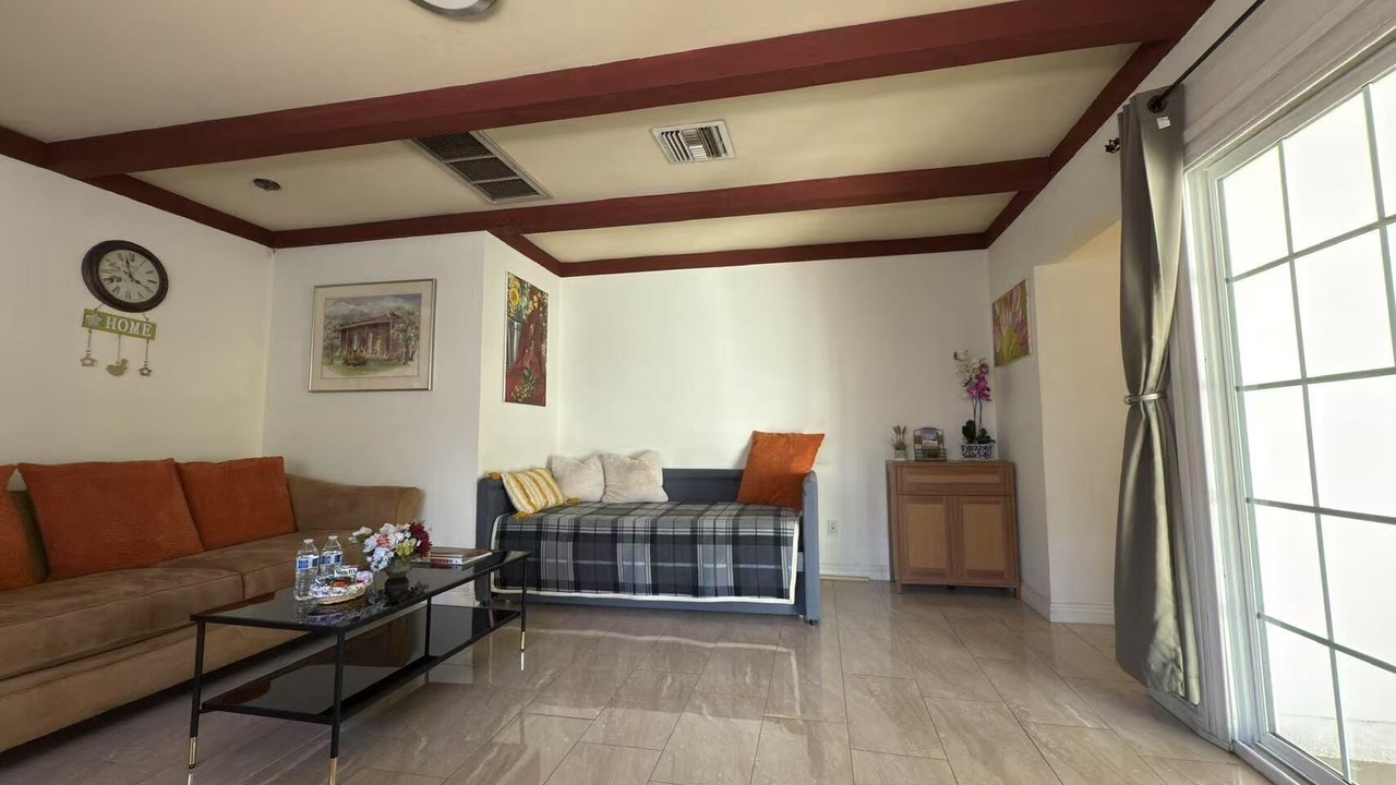 Photo of Livingroom in Alhambra