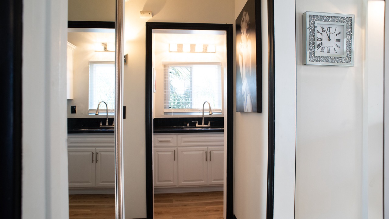 Photo of Bathroom in Mid-Wilshire
