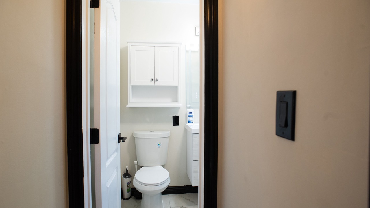 Photo of Bathroom in Mid-Wilshire