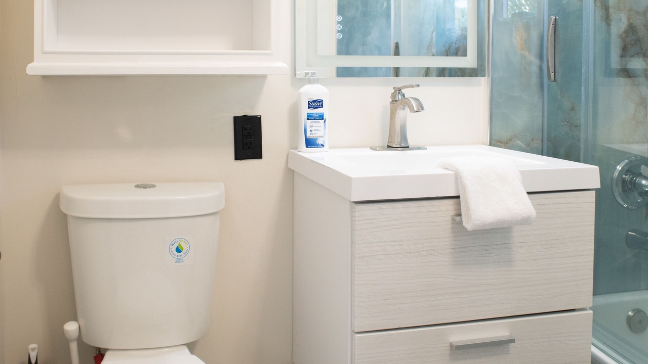 Photo of Bathroom in Mid-Wilshire