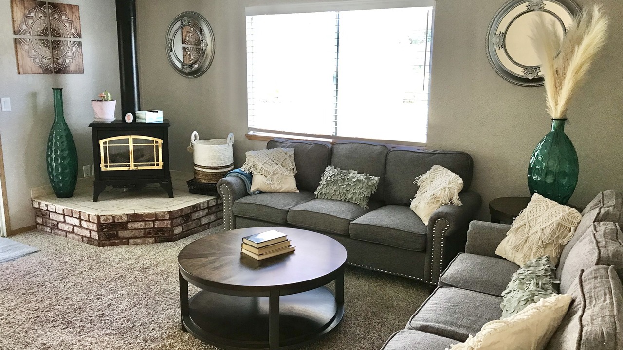 Photo of Livingroom in McKinleyville