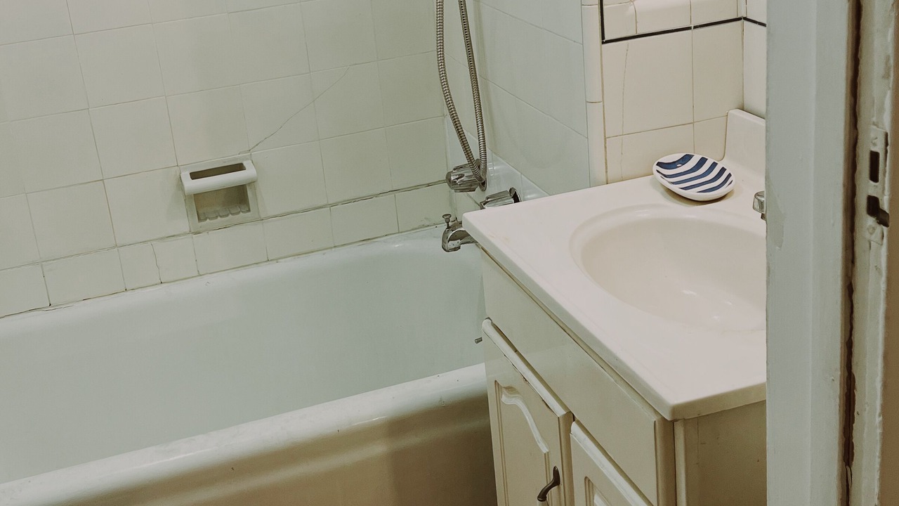 Photo of Bathroom in Beachwood Canyon